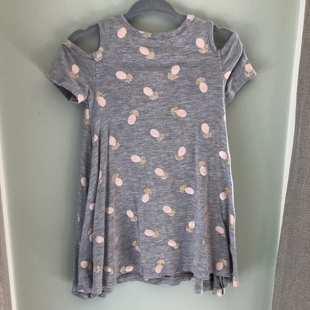 Carter’s gray dress